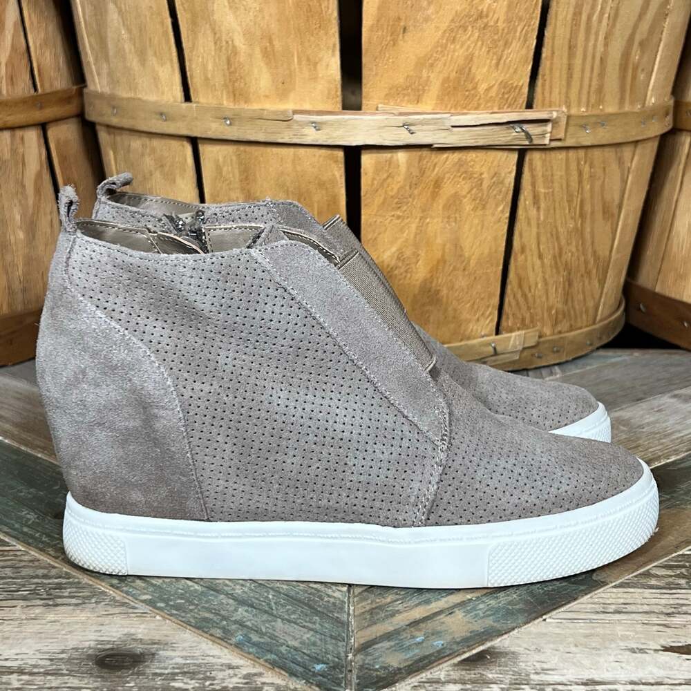 Steve Madden Wavery Tan Perforated Suede Gore-Elastic Zip Wedge Boots Womens 7